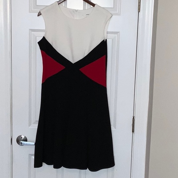 Studio One Color Block Sleeveless Dress | White Red and Black Geometric Pattern - Picture 2 of 5